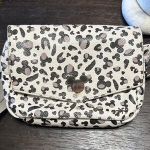 Stylish Women's Crossbody Bag with Iconic Print